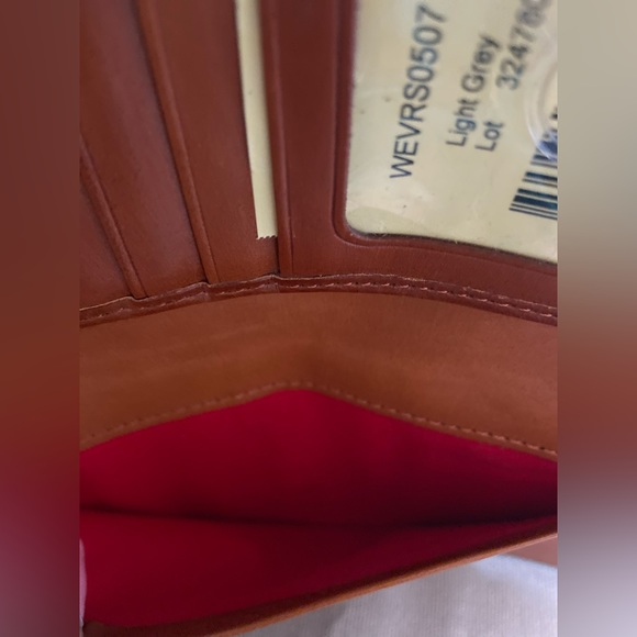 NWT Dooney & Bourke Croc- Embossed Leather Light Grey Wallet Gold Tone Hardware - Picture 10 of 15